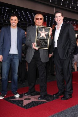 Seth MacFarlane, Adam West, Ralph Garman Adam West 's Star' da Hollywood Şöhret Yürüyüşü, Hollywood, CA 04-05-12