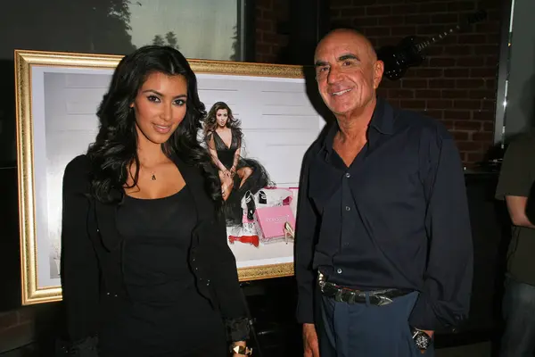 Kim Kardashian Robert Shapiro Promoterer Shoedazzle Ama Gifting Suite Shoedazzle – stockfoto