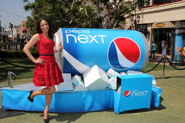 Паула Паттонподает Первые Глотки Новой Pepsi Next Grove Лос Анджелес — стоковое фото