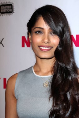 Freida Pinto, NYLON 13. Yıl dönümü Kutlaması, Smashbox Stüdyoları, Batı Hollywood, CA