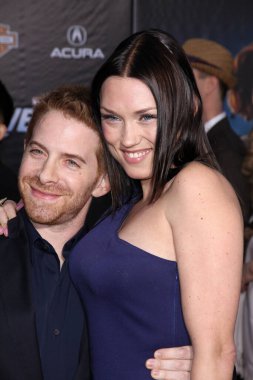 Seth Green, Clare Grant The Avengers Los Angeles Premiere 'de, El Capitan Tiyatrosu, Hollywood, CA  