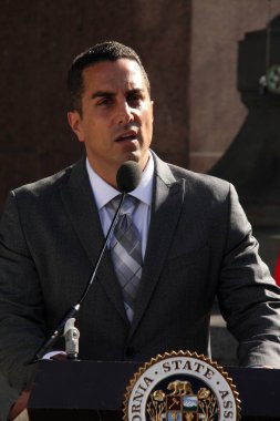 Mike Gatto, Kerri Kasem ve Mike Gatto Basın Konferansı 'nda çocukların hasta ebeveynlere, Los Angeles Yüksek Mahkemesi' ne erişim haklarını koruyan yasayı duyuracak.,