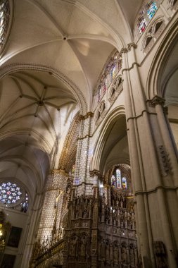 İspanya 'nın Toledo Katedrali' nin görkemli iç mekanı. Bildirilen Dünya