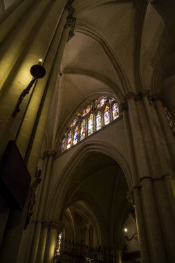 İspanya 'nın Toledo Katedrali' nin görkemli iç mekanı. Bildirilen Dünya