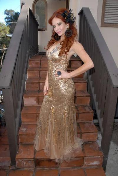 Phoebe Price Ubrana Złotą Sukienkę 40Th American Music Awards Private — Zdjęcie stockowe