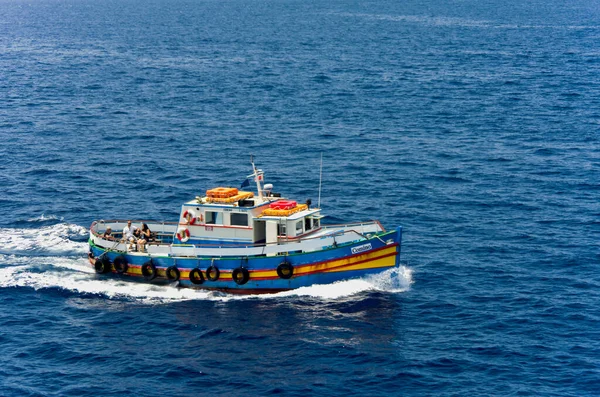 海に浮かぶレジャーボート — ストック写真