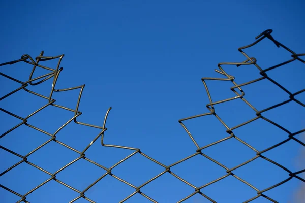 Destroyed Steel Net Fence Blue Sky Background — Stock Photo, Image
