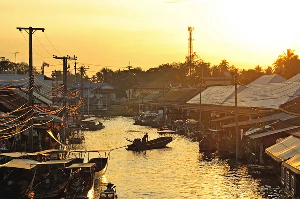 Zachód Słońca Pływającym Rynku Ampawa Samut Songkram Tajlandia — Zdjęcie stockowe