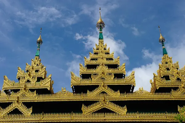 Dach Świątyni Sangkraburi Kanchanaburi Tajlandia — Zdjęcie stockowe