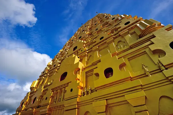 Золотая Пагода Провинции Канчанабури Таиланд — стоковое фото