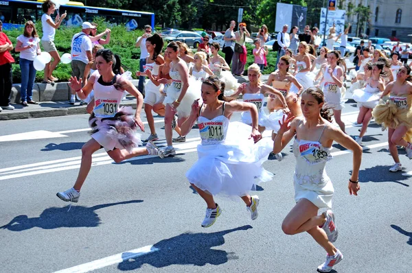 Фестиваль Весільної Гонки Жінка Білих Сукнях — стокове фото