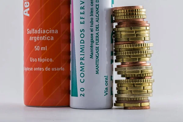 Tabletas Efervescentes Tubos Juntos Monedas Euro — Foto de Stock