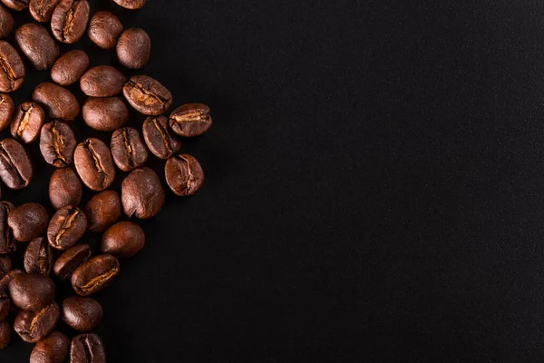 Kaffebönor Mörk Bakgrund — Stockfoto
