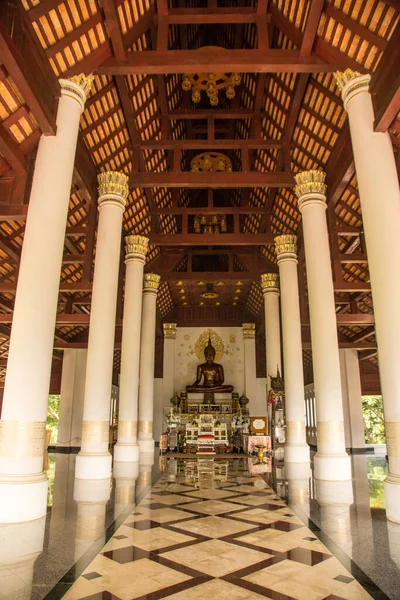 Bouddha Dans Hall Temple Avec Des Colonnes Blanches — Photo