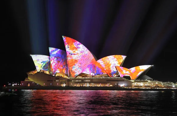 Sydney Opera House Com Projeção Iluminada Multicolor Noite Famosa Arquitetura — Fotografia de Stock