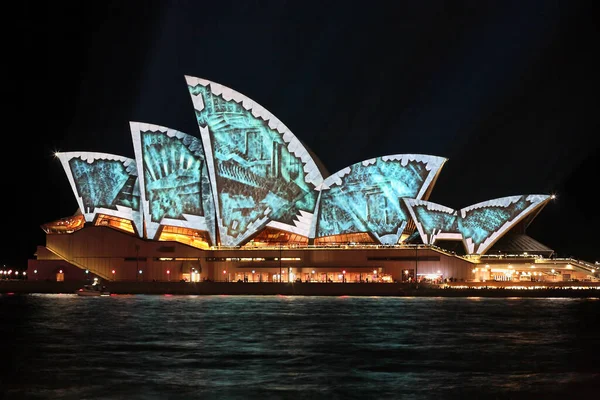 Sydney Opera House Med Flerfärgad Belyst Projektion Natten Berömd Australisk — Stockfoto