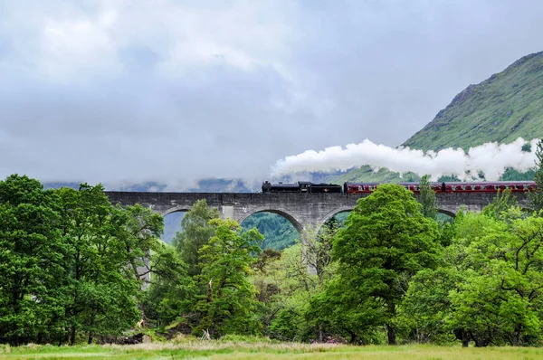 Ångtåg Glenfinnan Viaduct Känd Från Harry Potter — Stockfoto
