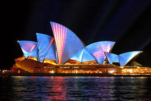 Sydney Opera Hosue Illuminated Blue Red Motion Strips — Stock Photo, Image