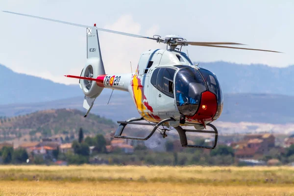 Lecący Helikopter Patrulla Aspa — Zdjęcie stockowe