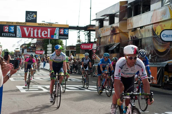 Mulhouse Fransa Temmuz 2014 Tour France Varış Bisikletçiler — Stok fotoğraf