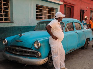 Havana, Küba 'da eski bir eski araba.