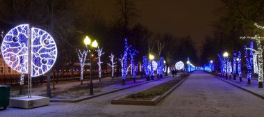 Şehirde noel süsü.