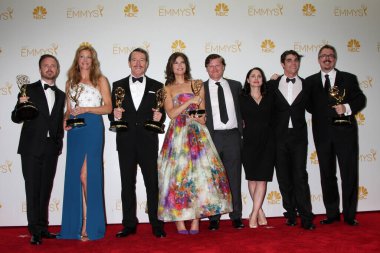 Aaron Paul, Anna Gunn, Bryan Cranston, Betsy Brandt, Jesse Plemons, Laura Fraser, RJ Mitte, Vince Gilligan66. Emmy Ödülleri Basın Odası, Nokia Tiyatrosu, Los Angeles, CA 08-25-14