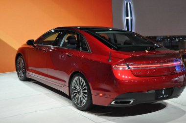 Lincoln MKZ, renkli resim