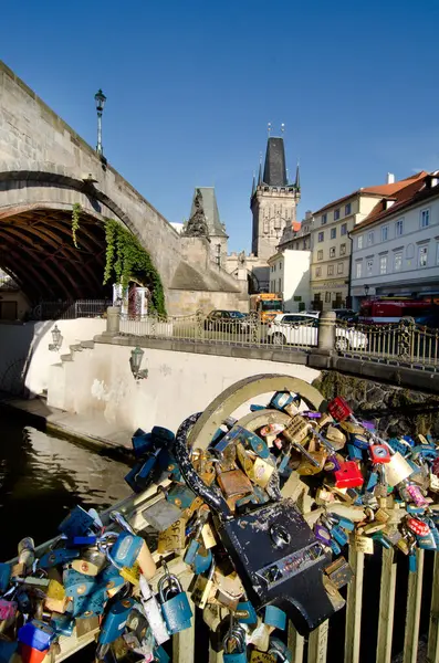 Kärlekslås Nära Karlsbron Prag — Stockfoto