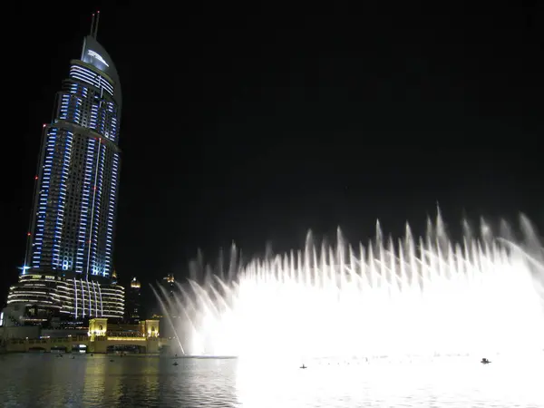 Gece Vakti Dubai Çeşmeleri — Stok fotoğraf