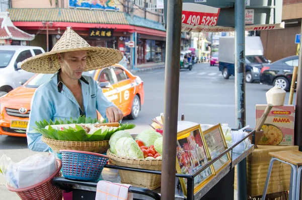 Thai Salad Seller Yaowarat Road Bangkok Thailandon April — Stock Photo, Image