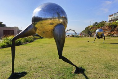 San Francisco sahilinde bronz metal heykel