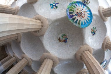 Park Guell 'in dış elementlerinin güzel manzarası