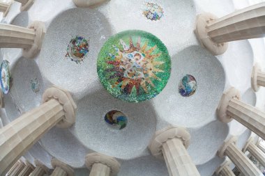 Park Guell 'in dış elementlerinin güzel manzarası