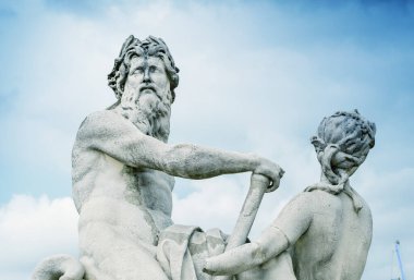 Tuileries Gardens - Paris 'te güzel bir heykel