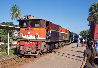 Yangon, Myanmar 'daki tren.