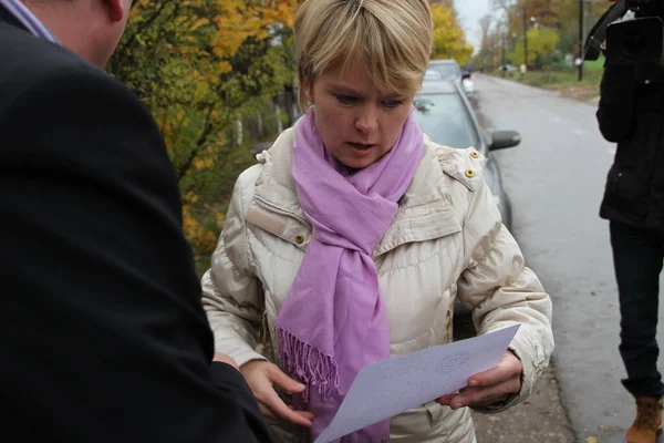 Candidate Mayor Khimki Opposition Leader Yevgeniya Chirikova Reads Complaint Observer — Stock Photo, Image