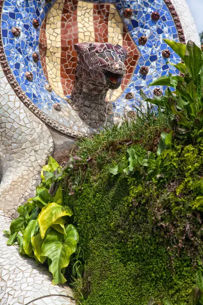 Park Guell 'in dış elementlerinin güzel manzarası