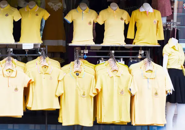 Camisas Amarillas Para Cumpleaños Del Rey —  Fotos de Stock