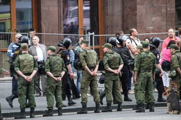 俄罗斯警方在反对派集会期间 — 图库照片