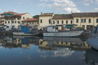 Cervia. Balıkçı limanında alacakaranlık