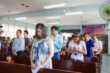 Tayland Kraliçesi Anneler Günü için dua ediyorum..