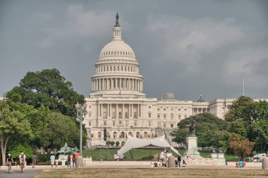 WASHINGTON, DC - 15 AUG: Turistler şehir simgelerini keşfediyorlar, Ağustos