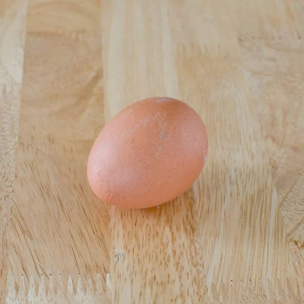 Huevo Fresco Sobre Mesa Madera —  Fotos de Stock