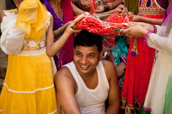Noivo Indiano Fazendo Rituais Casamento — Fotografia de Stock