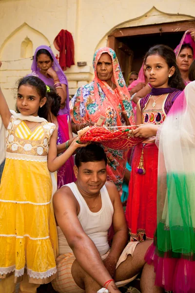 Indiska Brudgummen Gör Giftermål Ritualer — Stockfoto