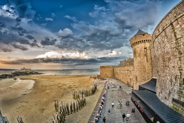 Strand Van Saint Malo Middeleeuwse Architectuur Van Stad Tijdens Laagtij — Stockfoto