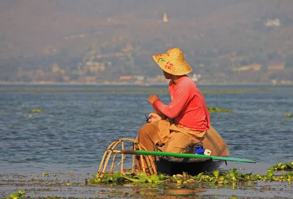 Hombre Pescando Lago Inle — Foto de Stock