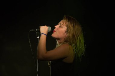 Brezilya funk ren geyiği etkisindeki elektropop grubu Bonde Do Rol Performansı, Oslo, Norveç