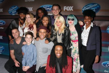 Maddie Walker, Adanna Duru, Clark Beckham. Orta Satır: Sarina-Joi Crowe, Jax, Joey Cook, Tyanna Jones, Nick Fradiani, Daniel Seavey, Rayvon Owen, Qaasim Middletonat the American Idol Sezon 14 Finalist Partisi, The District, Los Angeles, CA 03-11-15